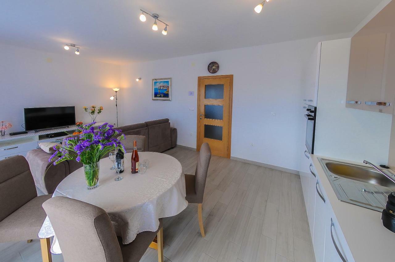 Apartment Petar Kaštela Kültér fotó