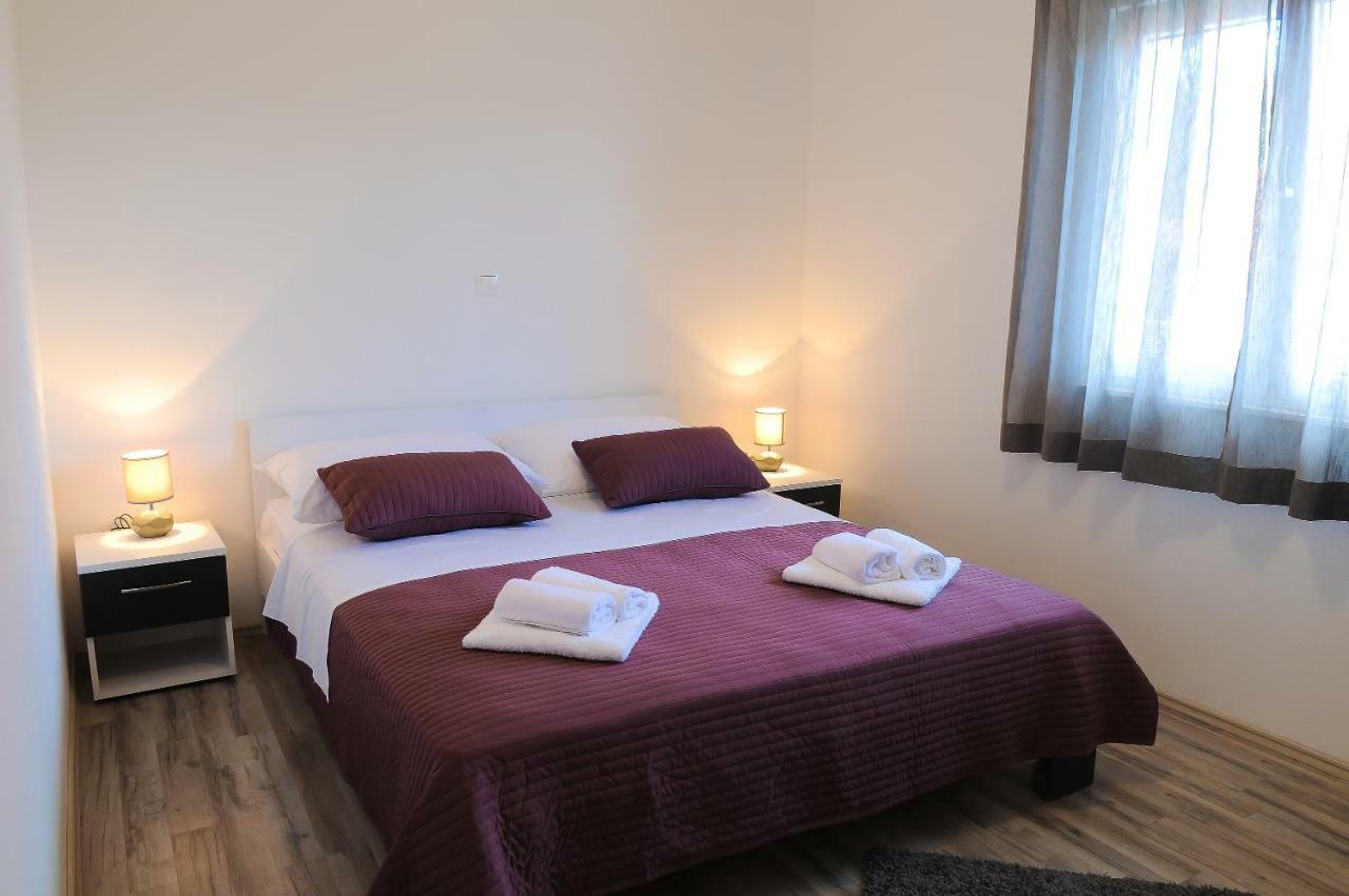 Apartment Petar Kaštela Kültér fotó
